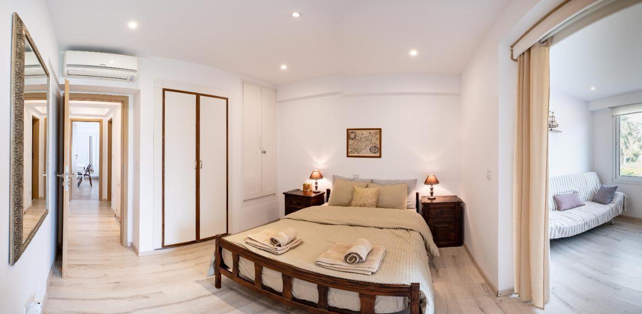 Townhouse By The Sea Pirate Harbor Apartment Paphos ภายนอก รูปภาพ