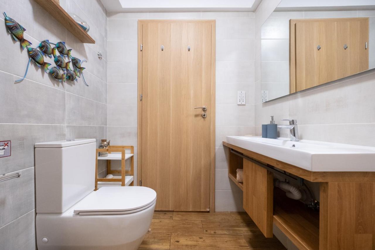 Townhouse By The Sea Pirate Harbor Apartment Paphos ภายนอก รูปภาพ