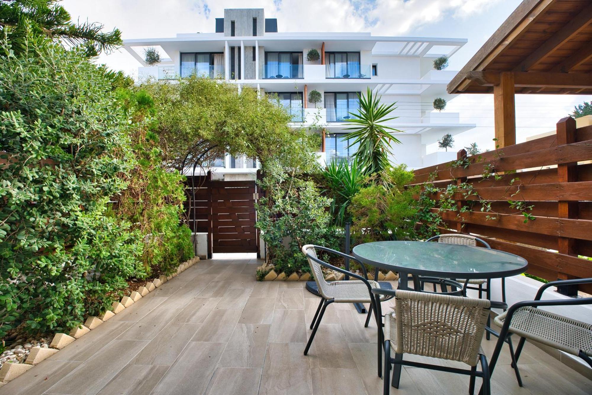 Townhouse By The Sea Pirate Harbor Apartment Paphos ภายนอก รูปภาพ