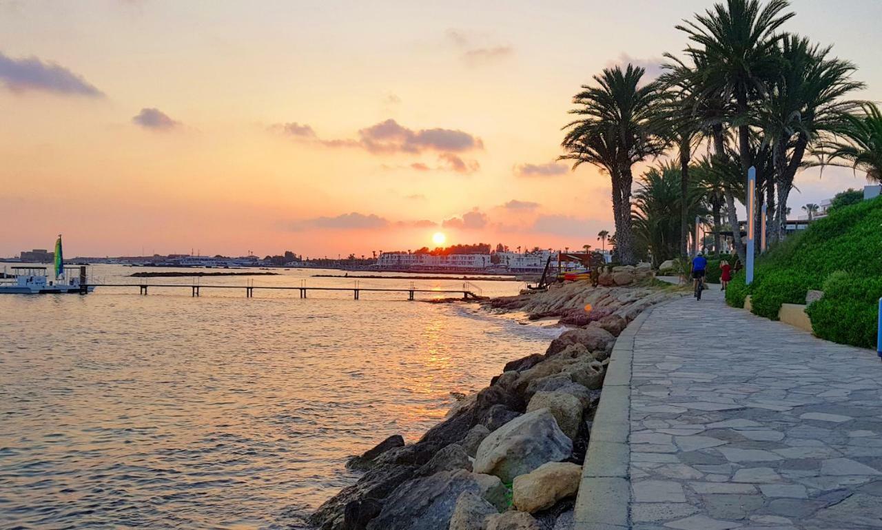 Townhouse By The Sea Pirate Harbor Apartment Paphos ภายนอก รูปภาพ