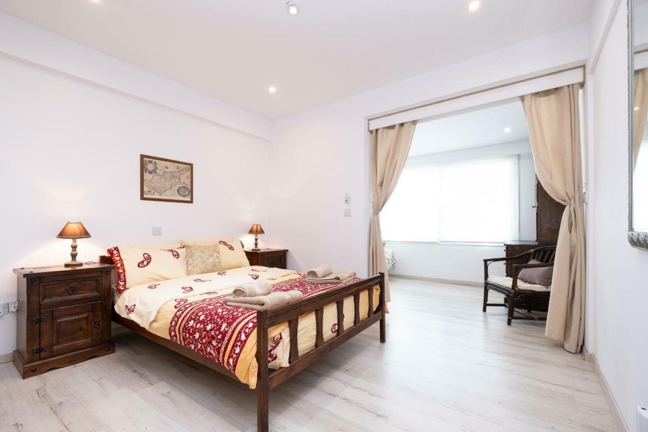 Townhouse By The Sea Pirate Harbor Apartment Paphos ภายนอก รูปภาพ