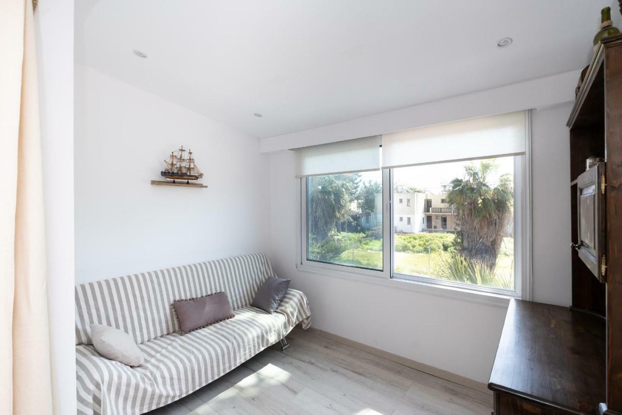Townhouse By The Sea Pirate Harbor Apartment Paphos ภายนอก รูปภาพ