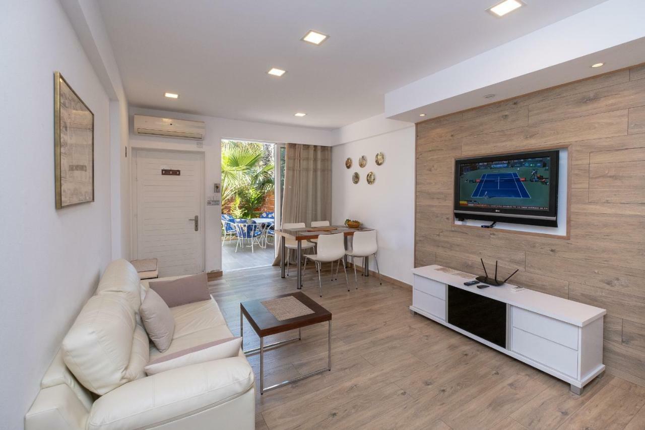 Townhouse By The Sea Pirate Harbor Apartment Paphos ภายนอก รูปภาพ