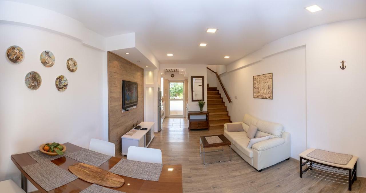 Townhouse By The Sea Pirate Harbor Apartment Paphos ภายนอก รูปภาพ