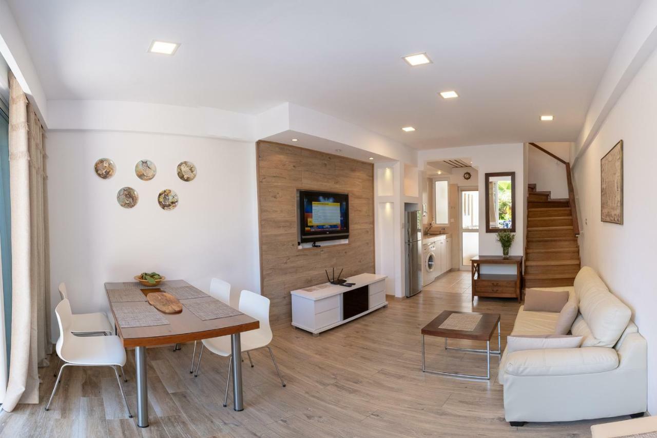 Townhouse By The Sea Pirate Harbor Apartment Paphos ภายนอก รูปภาพ
